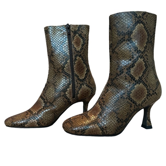 Free People Shoes - Free People Women’s Snake Print Ankle Boots Size: 7